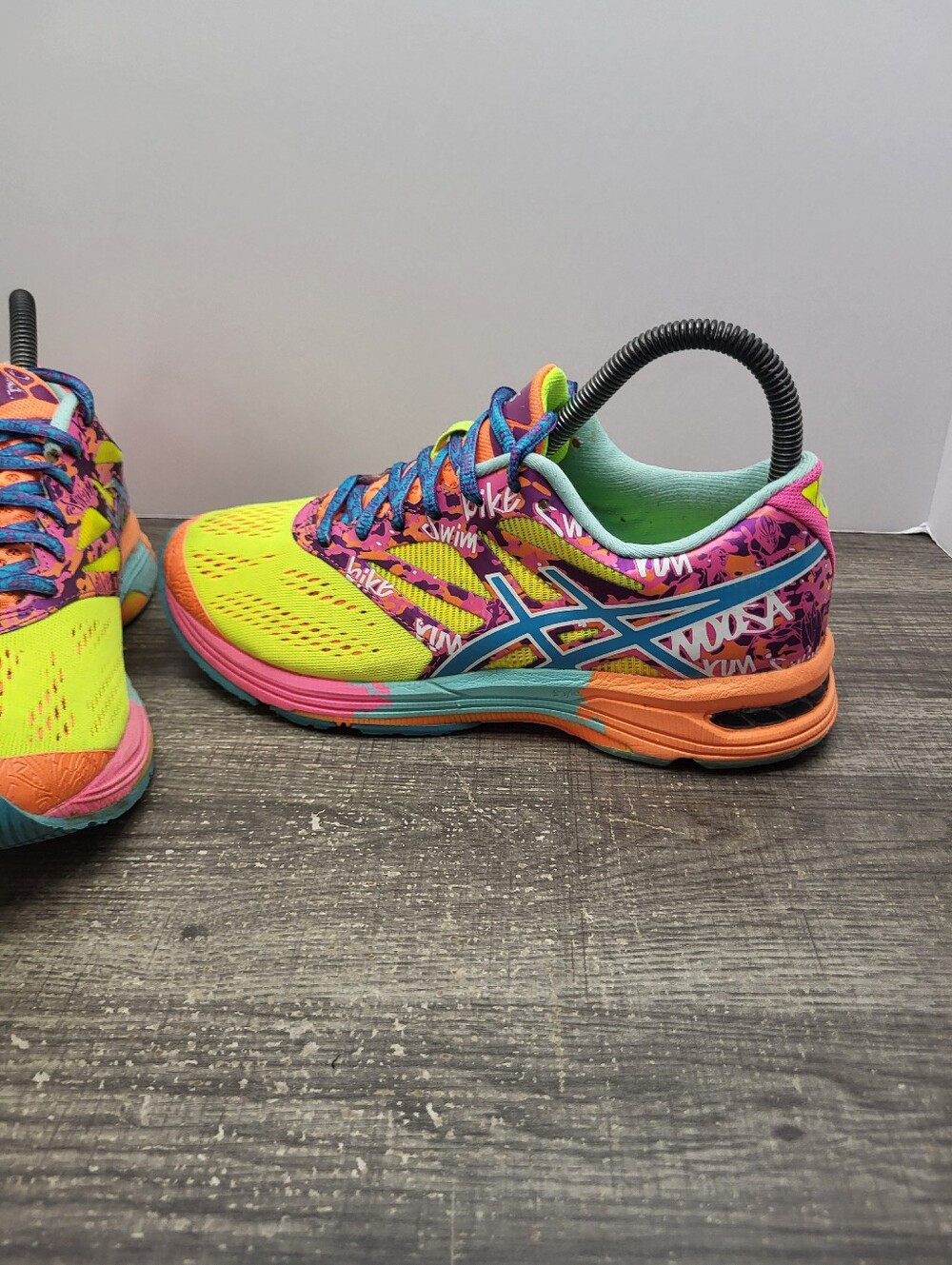 Asics Gel-Noosa Tri 10 Women's Size 7 Running Shoes T580N Neon Graffiti - Picture 2 of 10